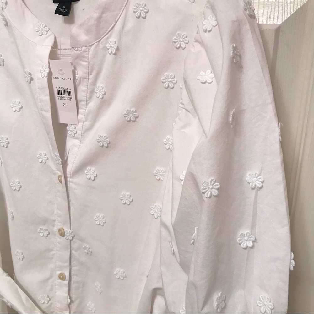 NWT Ann Taylor White Floral Appliqué Tie Waist Shirtdress - Picture 15 of 16
